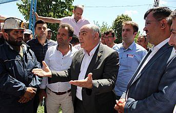 İşvereni protesto etmek için çatıya çıktılar