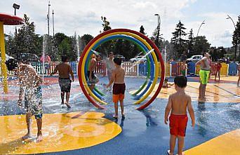 Ordu'da çocuklar su oyun parkında serinliyor
