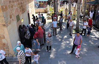 Şeyh Şaban-ı Veli Külliyesi'nde arife yoğunluğu
