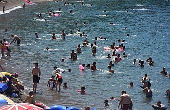 Zonguldak'ta sahillerde bayram tatili yoğunluğu