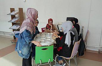 AK Gençlik'ten öğrencilere aşure ikramı