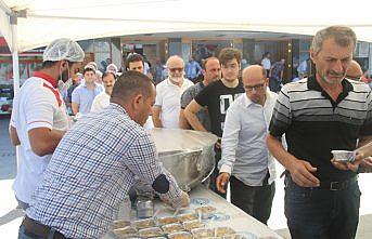 Akçakoca Belediyesi aşure dağıttı