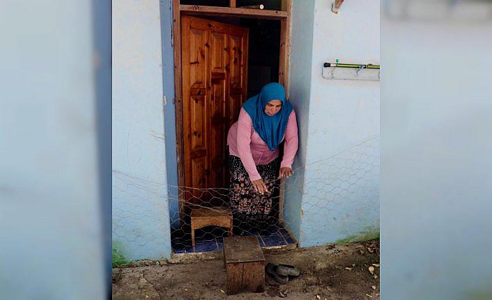 Anlaşmazlık yaşayan baba-oğulun arasına tel örgüler girdi