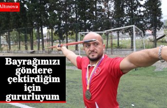 “Ay-yıldızlı bayrağımızı göndere çektirdiğim için gururluyum“