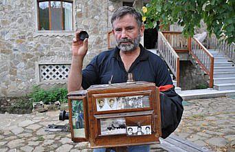 Baba yadigarı fotoğraf makinesine gözü gibi bakıyor