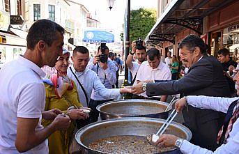 Bartın'da vatandaşlara aşure ikramı