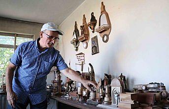 Bulduğu ağaç parçalarını makete dönüştürüyor