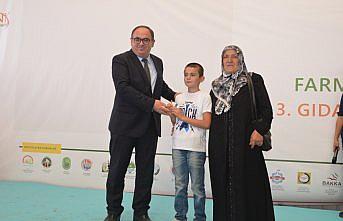 Buzağı ve malaklar podyumda mücadele etti