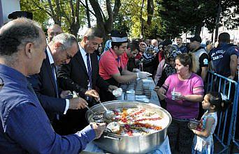 Ereğli Belediyesi aşure dağıttı