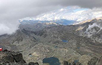 Kaçkar Dağları'na mevsimin ilk karı yağdı