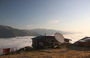 Kaçkarlar'daki sis bulutu ziyaretçilerini büyülüyor