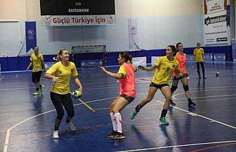 Kastamonu Belediyespor hem lige hem Avrupa'ya hazırlanıyor