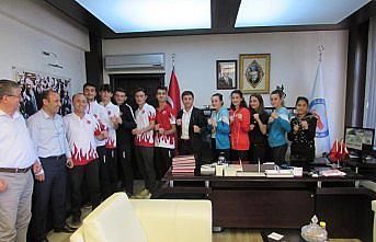 Kavak Kaymakamı Onay, başarılı sporcuları ağırladı