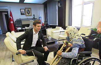 Kavak Kaymakamı Onay Emine ninenin sorunlarını dinledi