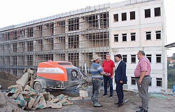 Milletvekili Tunç, okul inşaatında incelemede bulundu