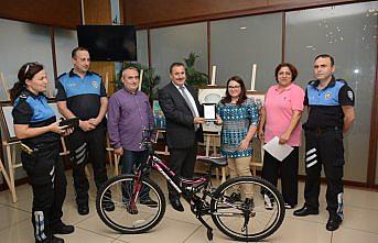 Polisten öğrencilere projeli destek
