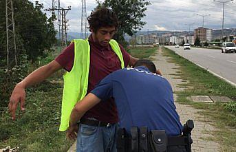 Samsun'da menfezde uyuyakalan genç, polisi harekete geçirdi