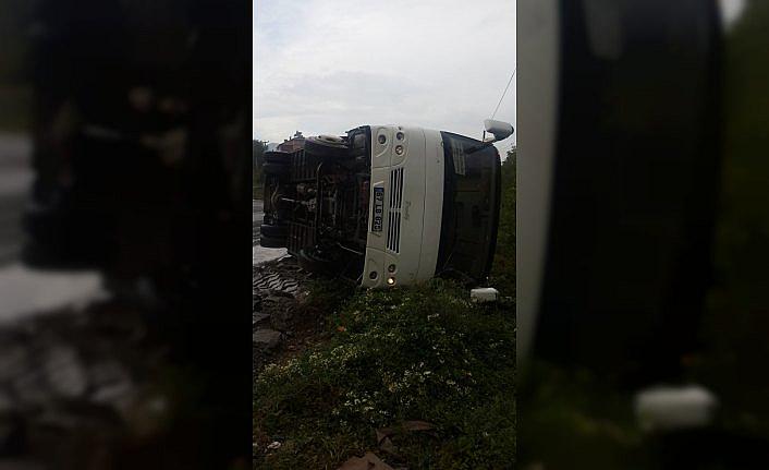 Zonguldak'ta işçi servisi devrildi: 9 yaralı