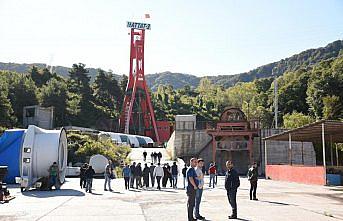 Bartın'da tazminatlarını alamadıklarını öne süren işçiler eylem yaptı