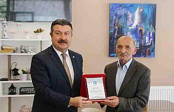 Başkan Kargı’dan muhtarlara plaket