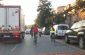 Bisikletle tehlikeli yolculuk