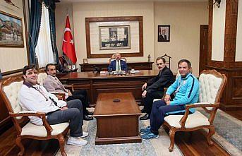 Dereceye giren okçulardan Vali Varol'a ziyaret