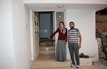 Elektroşok cihazıyla bayıltıp bileziklerini çaldılar