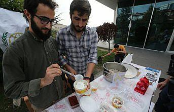 Endonezya'daki depremzedeler yararına mantı açtılar