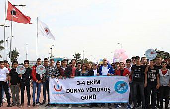 Gençler sağlıklı yaşam için yürüdü