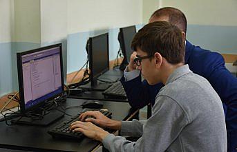 Lise öğrencisi yazılım firmasına kızdı program geliştirdi