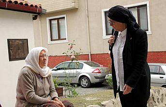 Mahalleliye sadece muhtarlık değil ablalık da yapıyor