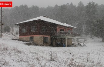 Mevsimin ilk karı düştü