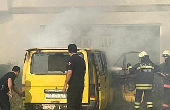 Park halindeki minibüs yandı