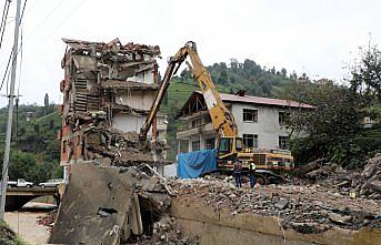 Rize'deki 7 katlı binanın yıkımı tamamlandı