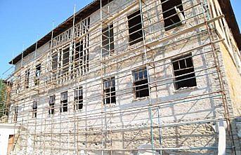 Tarihi okulda restorasyon sürüyor