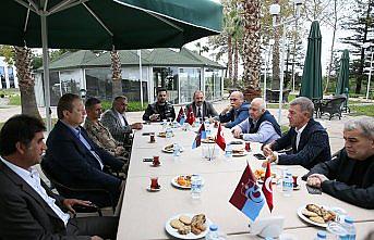 Trabzon Valisi Yavuz'dan Ünal Karaman'a başsağlığı ziyareti