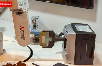 Türk Kahvesi Servis Eden Japon Robot Sanayicilerin Sağ Kolu Olmaya Aday 