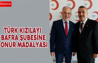 Türk Kızılayı Bafra Şubesine Onur Madalyası