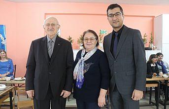 3 kuşak öğretmenler aynı sıraları paylaştı