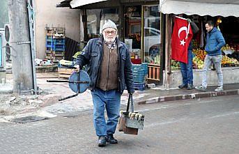 78 yaşındaki ayakkabı boyacısının çalışma azmi
