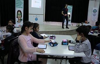 Çocukları robotik kodlama ve yaratıcı düşünmeyle tanıştırıyorlar