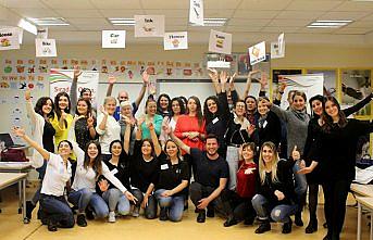 Gençler gönüllü eğitmenlerinin Öğretmenler Günü'nü kutladı