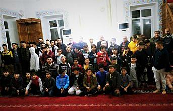 İmam Hatipliler yatsı namazında camide buluştu