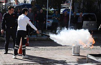 İtfaiyeciler sağlıkçılara eğitim verdi