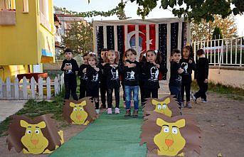 Minikler, Atatürk'ü 