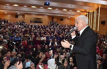 Nihat Hatipoğlu Boyabat'ta konferans verdi