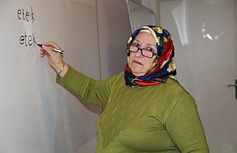 Okuma yazma seferberliği kadınların yüzünü güldürüyor