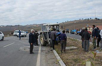 Samsun'da traktör devrildi: 4 yaralı