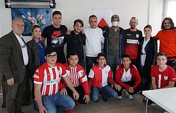 Samsunsporlu futbolculardan lösemili çocuklara destek