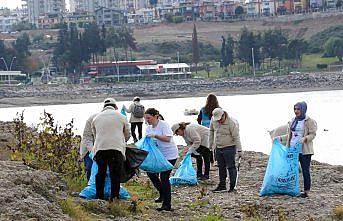 Aras Kargo çalışanları, 2,5 ton atığın denize karışmasını önledi